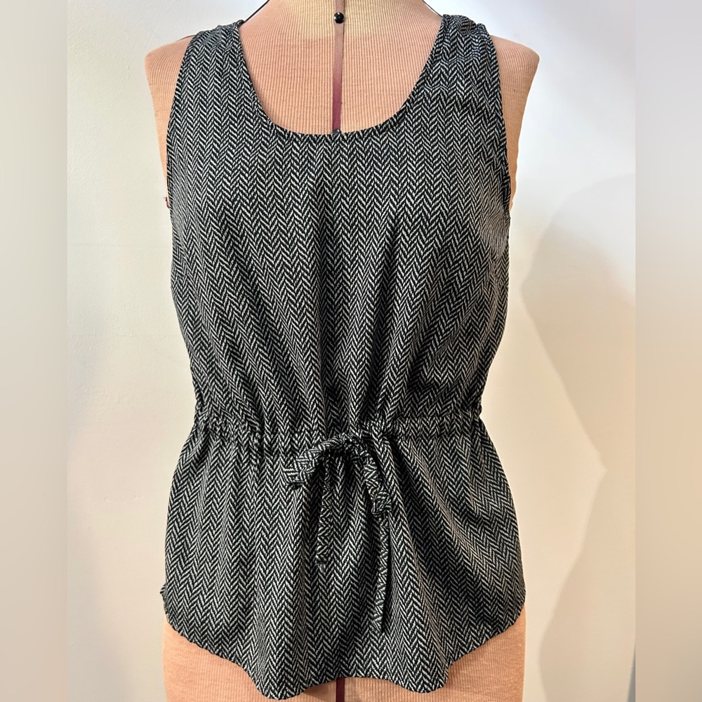 Banana Republic Factory Herringbone Sleeveless black white Tie Waist Top Sz XSP